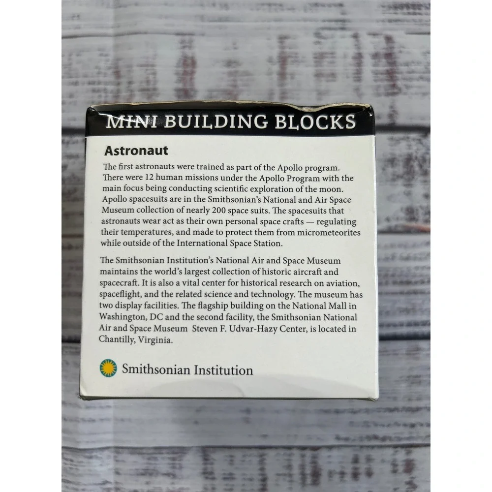 Mini Building Blocks Astronaut Figure Smithsonian Institution 390 Pieces Sealed